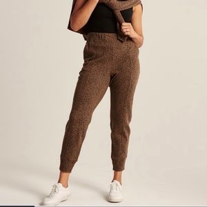 Abercrombie City Joggers - Animal Print